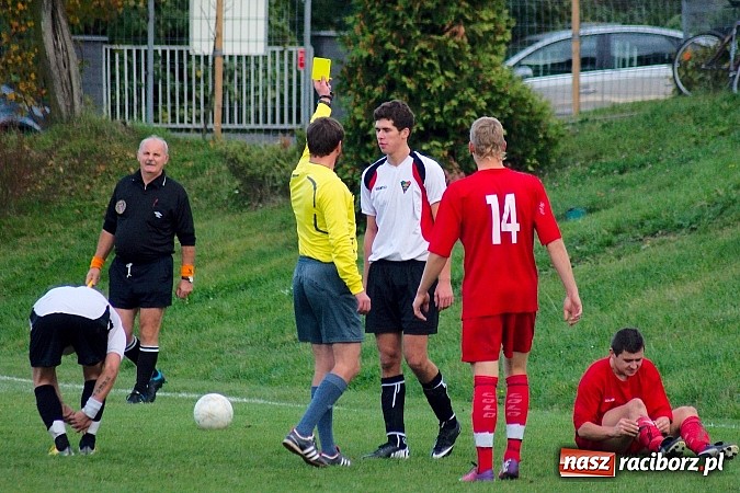 Zdjęcie w galerii na portalu naszraciborz.pl: A klasa: Emocjonujący pojedynek przy Tuwima. Do wygranej gospodarzy brakowało niewiele wiadomości z regionu