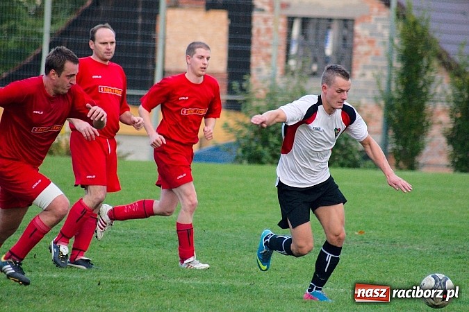 Zdjęcie w galerii na portalu naszraciborz.pl: A klasa: Emocjonujący pojedynek przy Tuwima. Do wygranej gospodarzy brakowało niewiele wiadomości z regionu