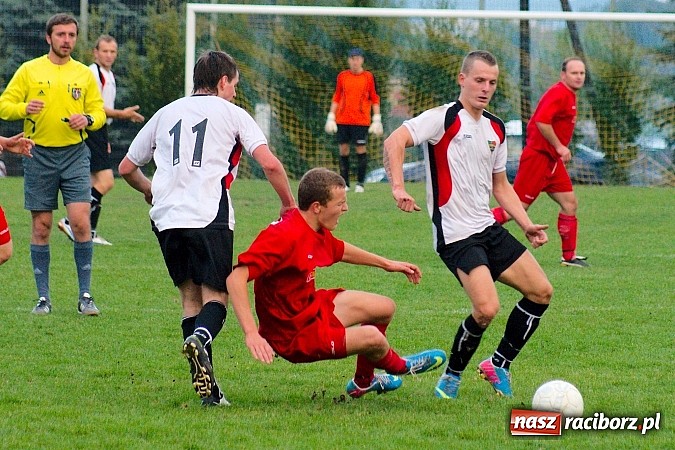 Zdjęcie w galerii na portalu naszraciborz.pl: A klasa: Emocjonujący pojedynek przy Tuwima. Do wygranej gospodarzy brakowało niewiele wiadomości z regionu
