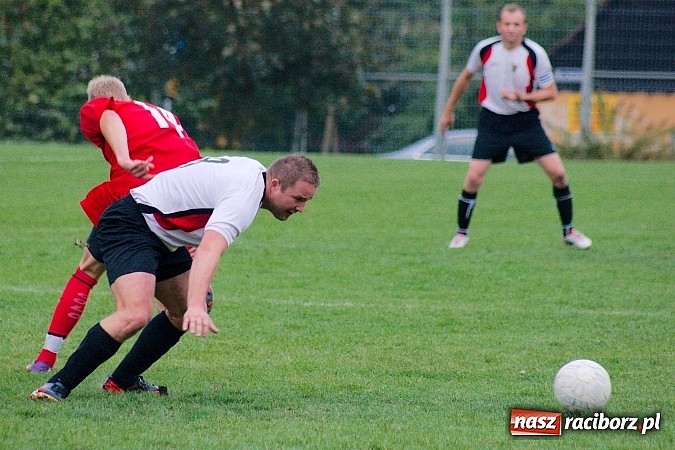 Zdjęcie w galerii na portalu naszraciborz.pl: A klasa: Emocjonujący pojedynek przy Tuwima. Do wygranej gospodarzy brakowało niewiele wiadomości z regionu