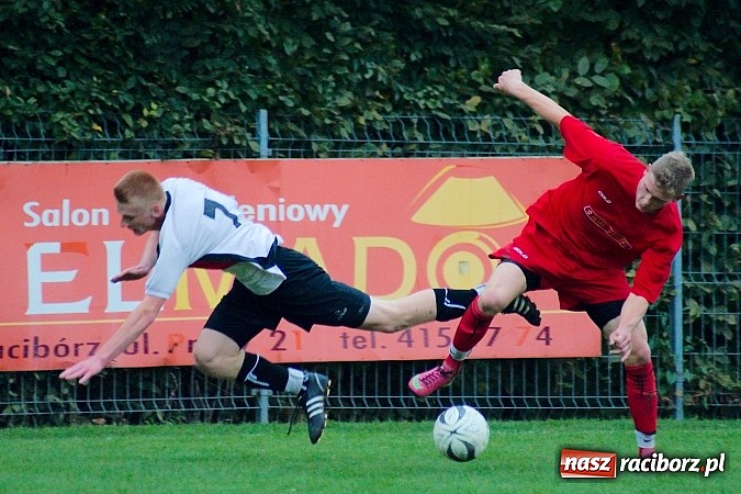 Zdjęcie w galerii na portalu naszraciborz.pl: A klasa: Emocjonujący pojedynek przy Tuwima. Do wygranej gospodarzy brakowało niewiele wiadomości z regionu