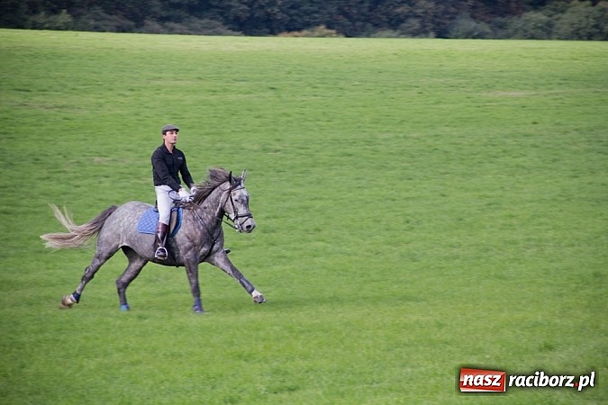 Zdjęcie w galerii na portalu naszraciborz.pl: Hubertus 2013 - w Krowiarkach gonili lisa wiadomości z regionu