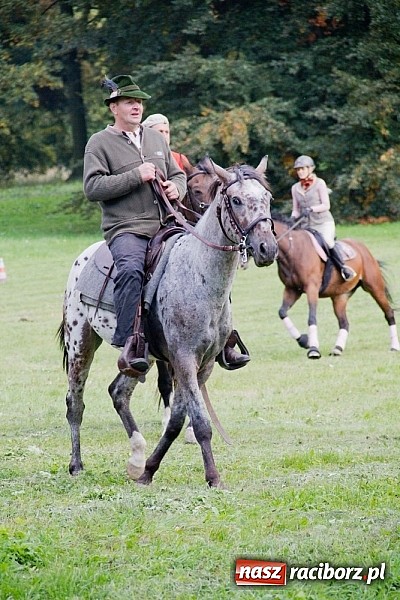 Zdjęcie w galerii na portalu naszraciborz.pl: Hubertus 2013 - w Krowiarkach gonili lisa wiadomości z regionu