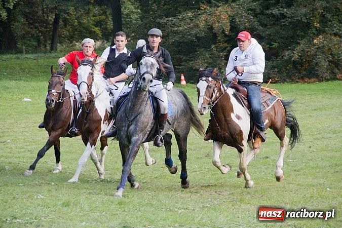 Zdjęcie w galerii na portalu naszraciborz.pl: Hubertus 2013 - w Krowiarkach gonili lisa wiadomości z regionu