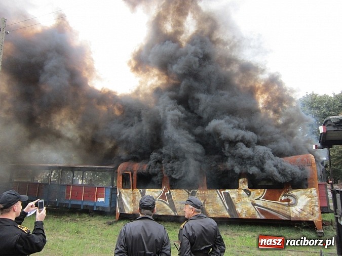 Zdjęcie w galerii na portalu naszraciborz.pl: Gminne ćwiczenia strażackie OSP w Rudach. Turyści mieli co oglądać wiadomości z regionu