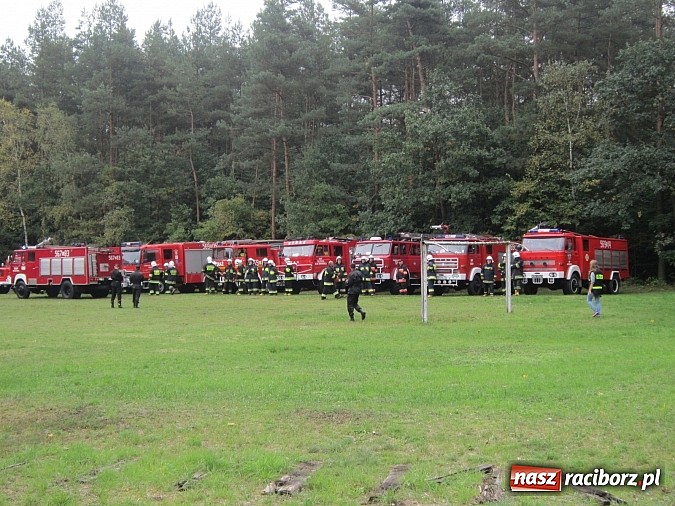 Zdjęcie w galerii na portalu naszraciborz.pl: Gminne ćwiczenia strażackie OSP w Rudach. Turyści mieli co oglądać wiadomości z regionu