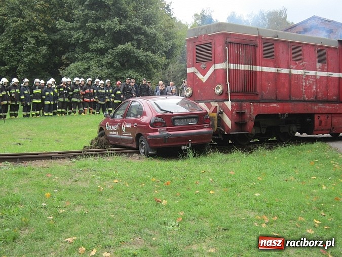 Zdjęcie w galerii na portalu naszraciborz.pl: Gminne ćwiczenia strażackie OSP w Rudach. Turyści mieli co oglądać wiadomości z regionu