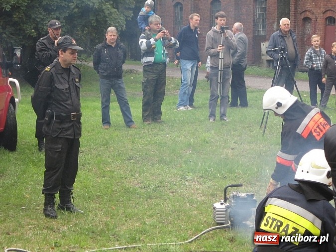 Zdjęcie w galerii na portalu naszraciborz.pl: Gminne ćwiczenia strażackie OSP w Rudach. Turyści mieli co oglądać wiadomości z regionu