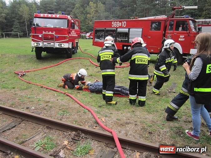 Zdjęcie w galerii na portalu naszraciborz.pl: Gminne ćwiczenia strażackie OSP w Rudach. Turyści mieli co oglądać wiadomości z regionu