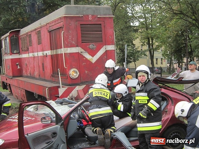 Zdjęcie w galerii na portalu naszraciborz.pl: Gminne ćwiczenia strażackie OSP w Rudach. Turyści mieli co oglądać wiadomości z regionu