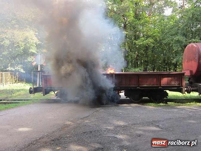 Zdjęcie w galerii na portalu naszraciborz.pl: Gminne ćwiczenia strażackie OSP w Rudach. Turyści mieli co oglądać wiadomości z regionu