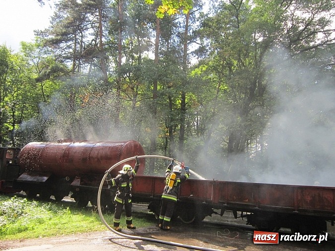 Zdjęcie w galerii na portalu naszraciborz.pl: Gminne ćwiczenia strażackie OSP w Rudach. Turyści mieli co oglądać wiadomości z regionu