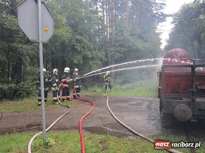 Zdjęcie w galerii na portalu naszraciborz.pl: Gminne ćwiczenia strażackie OSP w Rudach. Turyści mieli co oglądać wiadomości z regionu