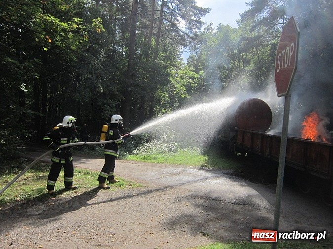 Zdjęcie w galerii na portalu naszraciborz.pl: Gminne ćwiczenia strażackie OSP w Rudach. Turyści mieli co oglądać wiadomości z regionu