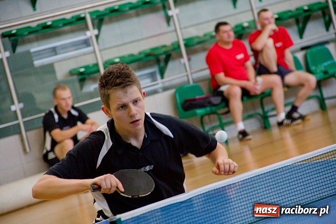 Zdjęcie w galerii na portalu naszraciborz.pl: W Arenie Rafako grali w tenisa stołowego wiadomości z regionu