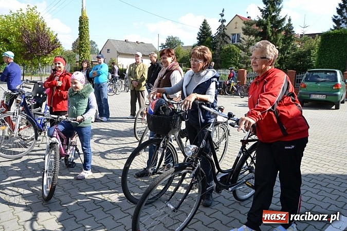 Zdjęcie w galerii na portalu naszraciborz.pl: Ponad dwustu cyklistów wzięło udział w rajdzie na pograniczu wiadomości z regionu