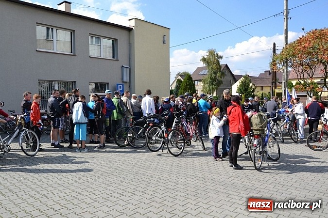 Zdjęcie w galerii na portalu naszraciborz.pl: Ponad dwustu cyklistów wzięło udział w rajdzie na pograniczu wiadomości z regionu