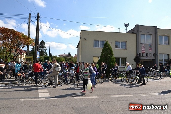 Zdjęcie w galerii na portalu naszraciborz.pl: Ponad dwustu cyklistów wzięło udział w rajdzie na pograniczu wiadomości z regionu