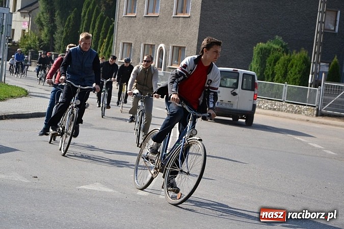 Zdjęcie w galerii na portalu naszraciborz.pl: Ponad dwustu cyklistów wzięło udział w rajdzie na pograniczu wiadomości z regionu