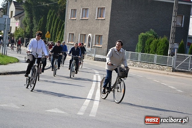 Zdjęcie w galerii na portalu naszraciborz.pl: Ponad dwustu cyklistów wzięło udział w rajdzie na pograniczu wiadomości z regionu
