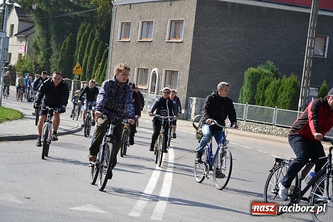 Zdjęcie w galerii na portalu naszraciborz.pl: Ponad dwustu cyklistów wzięło udział w rajdzie na pograniczu wiadomości z regionu
