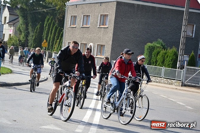 Zdjęcie w galerii na portalu naszraciborz.pl: Ponad dwustu cyklistów wzięło udział w rajdzie na pograniczu wiadomości z regionu