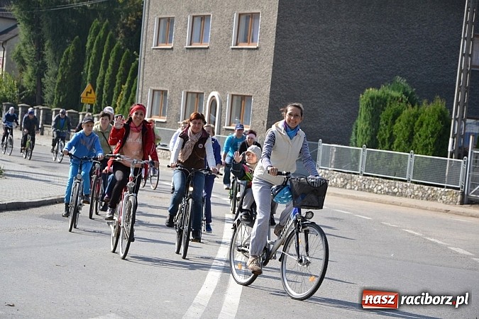 Zdjęcie w galerii na portalu naszraciborz.pl: Ponad dwustu cyklistów wzięło udział w rajdzie na pograniczu wiadomości z regionu
