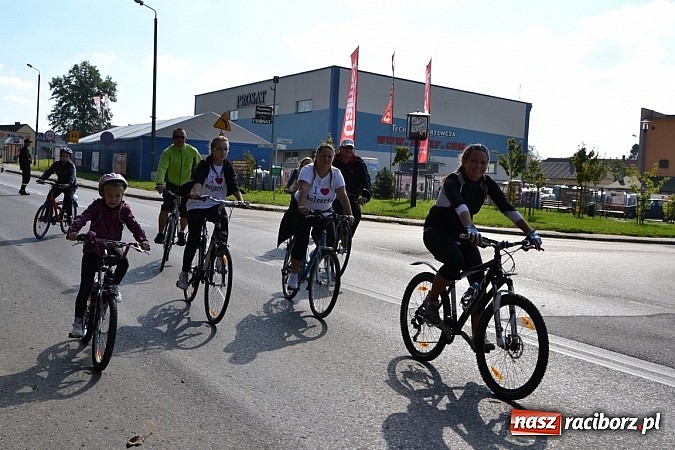 Zdjęcie w galerii na portalu naszraciborz.pl: Ponad dwustu cyklistów wzięło udział w rajdzie na pograniczu wiadomości z regionu