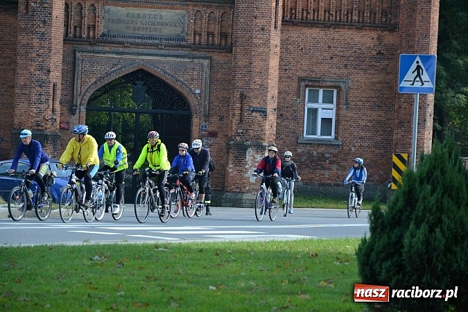 Zdjęcie w galerii na portalu naszraciborz.pl: Ponad dwustu cyklistów wzięło udział w rajdzie na pograniczu wiadomości z regionu
