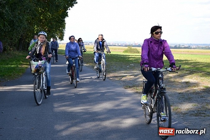 Zdjęcie w galerii na portalu naszraciborz.pl: Ponad dwustu cyklistów wzięło udział w rajdzie na pograniczu wiadomości z regionu