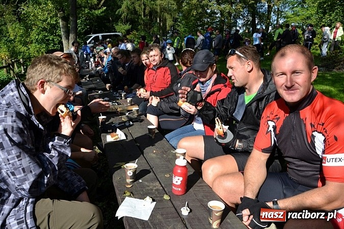 Zdjęcie w galerii na portalu naszraciborz.pl: Ponad dwustu cyklistów wzięło udział w rajdzie na pograniczu wiadomości z regionu