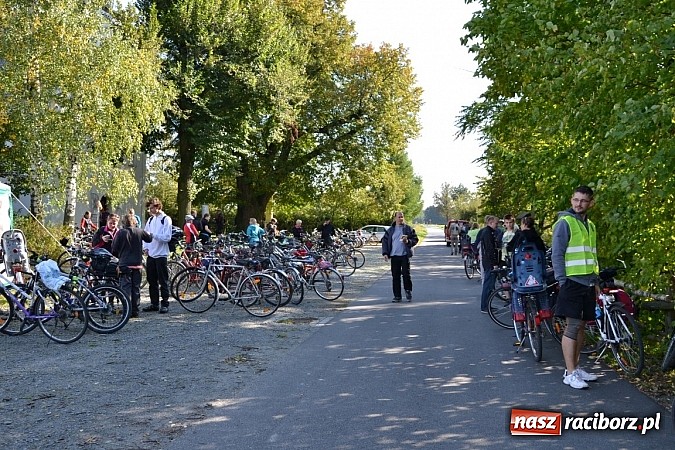 Zdjęcie w galerii na portalu naszraciborz.pl: Ponad dwustu cyklistów wzięło udział w rajdzie na pograniczu wiadomości z regionu