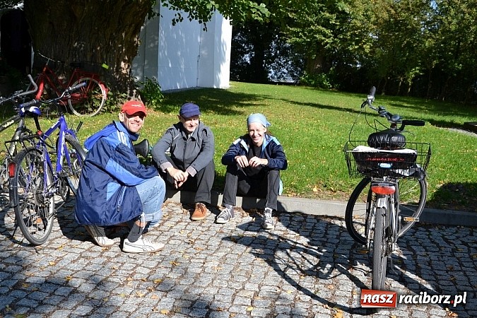 Zdjęcie w galerii na portalu naszraciborz.pl: Ponad dwustu cyklistów wzięło udział w rajdzie na pograniczu wiadomości z regionu