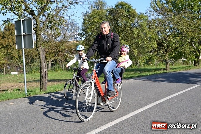 Zdjęcie w galerii na portalu naszraciborz.pl: Ponad dwustu cyklistów wzięło udział w rajdzie na pograniczu wiadomości z regionu