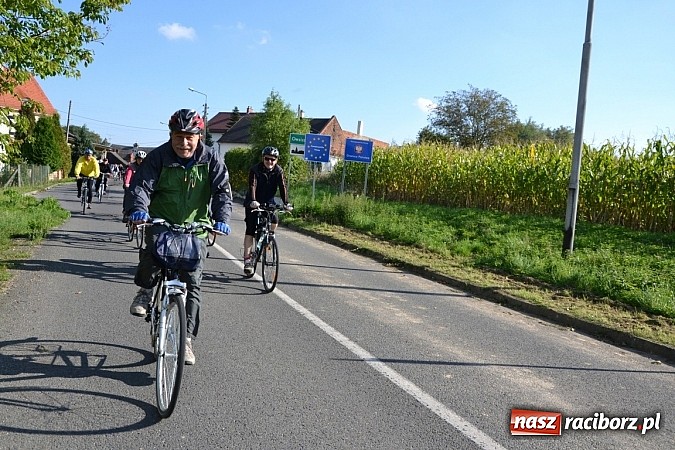Zdjęcie w galerii na portalu naszraciborz.pl: Ponad dwustu cyklistów wzięło udział w rajdzie na pograniczu wiadomości z regionu