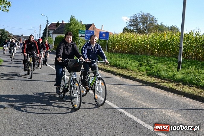 Zdjęcie w galerii na portalu naszraciborz.pl: Ponad dwustu cyklistów wzięło udział w rajdzie na pograniczu wiadomości z regionu