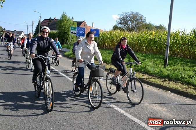 Zdjęcie w galerii na portalu naszraciborz.pl: Ponad dwustu cyklistów wzięło udział w rajdzie na pograniczu wiadomości z regionu