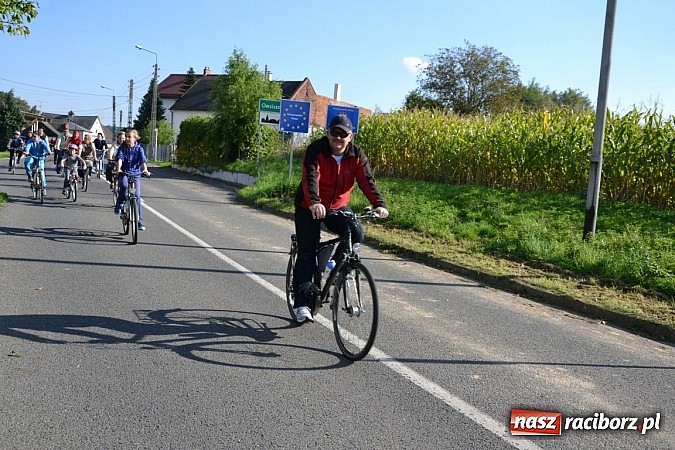 Zdjęcie w galerii na portalu naszraciborz.pl: Ponad dwustu cyklistów wzięło udział w rajdzie na pograniczu wiadomości z regionu