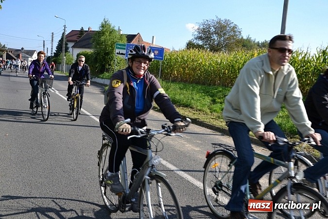 Zdjęcie w galerii na portalu naszraciborz.pl: Ponad dwustu cyklistów wzięło udział w rajdzie na pograniczu wiadomości z regionu