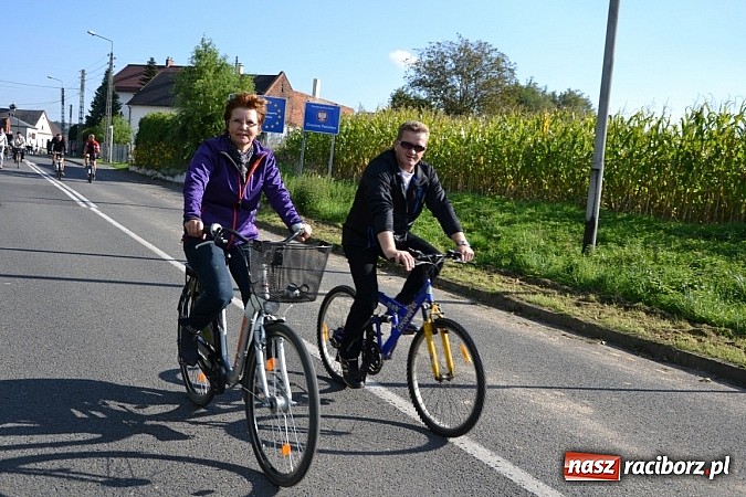 Zdjęcie w galerii na portalu naszraciborz.pl: Ponad dwustu cyklistów wzięło udział w rajdzie na pograniczu wiadomości z regionu