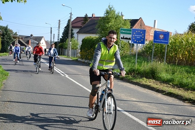 Zdjęcie w galerii na portalu naszraciborz.pl: Ponad dwustu cyklistów wzięło udział w rajdzie na pograniczu wiadomości z regionu