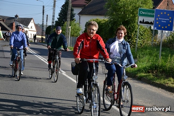 Zdjęcie w galerii na portalu naszraciborz.pl: Ponad dwustu cyklistów wzięło udział w rajdzie na pograniczu wiadomości z regionu