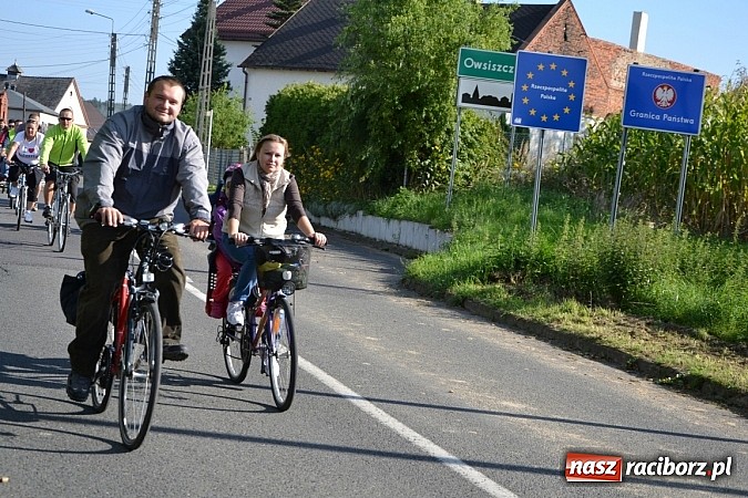 Zdjęcie w galerii na portalu naszraciborz.pl: Ponad dwustu cyklistów wzięło udział w rajdzie na pograniczu wiadomości z regionu