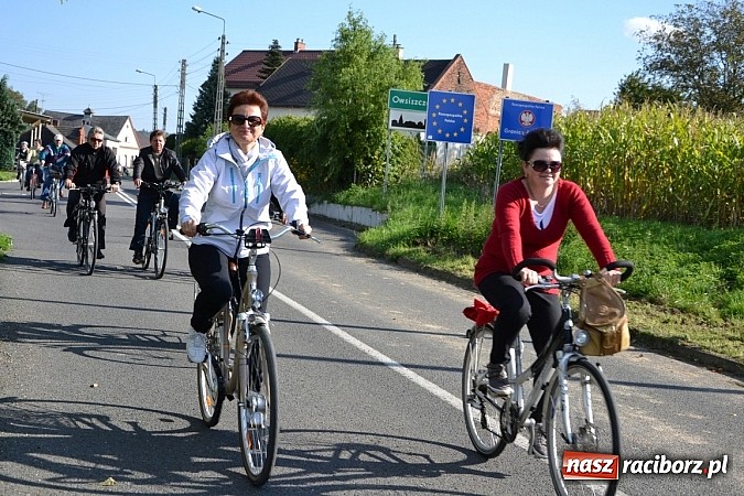 Zdjęcie w galerii na portalu naszraciborz.pl: Ponad dwustu cyklistów wzięło udział w rajdzie na pograniczu wiadomości z regionu