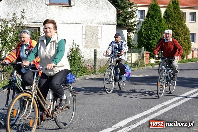 Zdjęcie w galerii na portalu naszraciborz.pl: Ponad dwustu cyklistów wzięło udział w rajdzie na pograniczu wiadomości z regionu