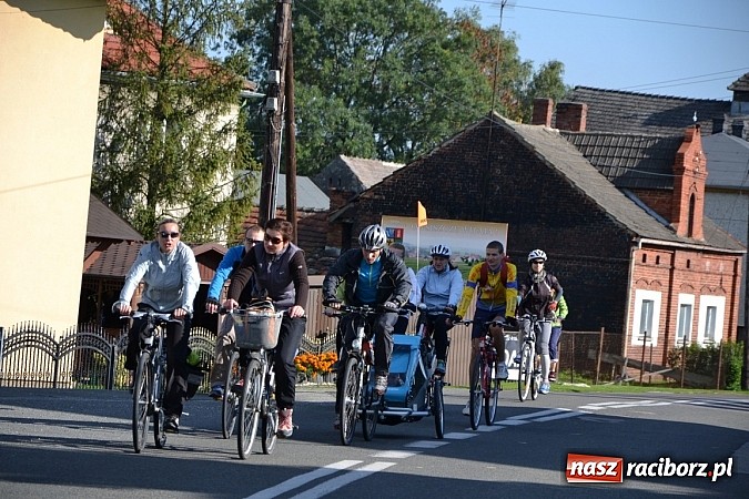 Zdjęcie w galerii na portalu naszraciborz.pl: Ponad dwustu cyklistów wzięło udział w rajdzie na pograniczu wiadomości z regionu