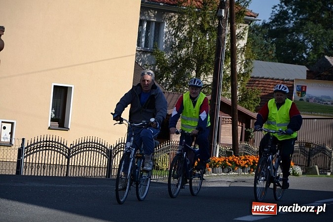 Zdjęcie w galerii na portalu naszraciborz.pl: Ponad dwustu cyklistów wzięło udział w rajdzie na pograniczu wiadomości z regionu