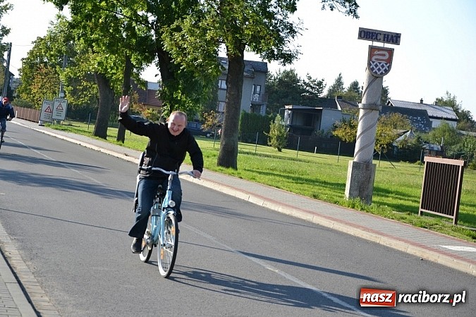 Zdjęcie w galerii na portalu naszraciborz.pl: Ponad dwustu cyklistów wzięło udział w rajdzie na pograniczu wiadomości z regionu