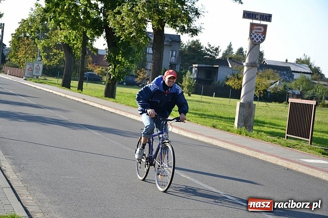 Zdjęcie w galerii na portalu naszraciborz.pl: Ponad dwustu cyklistów wzięło udział w rajdzie na pograniczu wiadomości z regionu