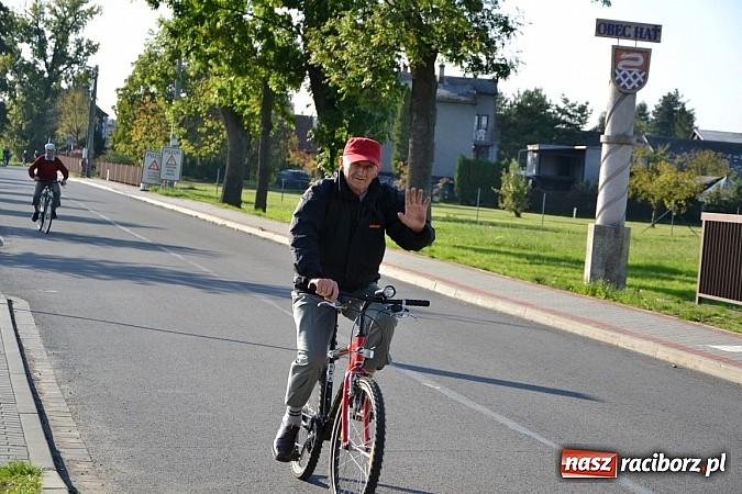 Zdjęcie w galerii na portalu naszraciborz.pl: Ponad dwustu cyklistów wzięło udział w rajdzie na pograniczu wiadomości z regionu